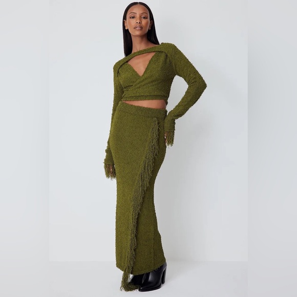 NA-KD Set - Green Knitted Overlap Fringe Detail Sweater & Skirt - Picture 11 of 17